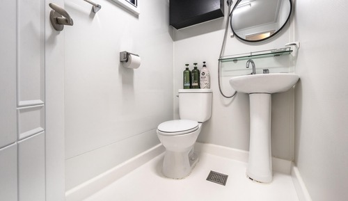 Basic Room, 1 Bedroom (luxury caravan blue)