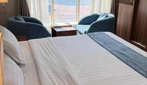 Deluxe Suite, 1 King Bed, Smoking, Sea View