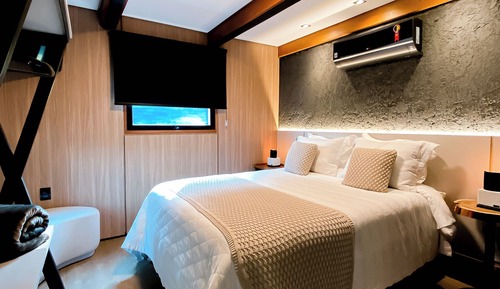 Lake House Family With View