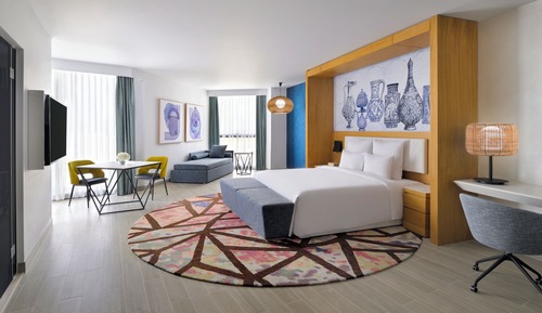 Executive Suite with 1 King-Size Bed, Sofa, Walk-In Closet, Dining Area, and Lounge Access