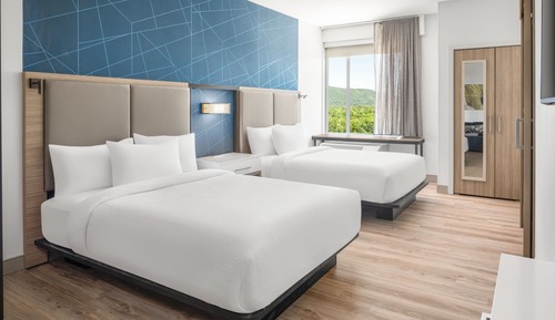 Deluxe Suite, 2 Queen Beds (Hearing Accessible)