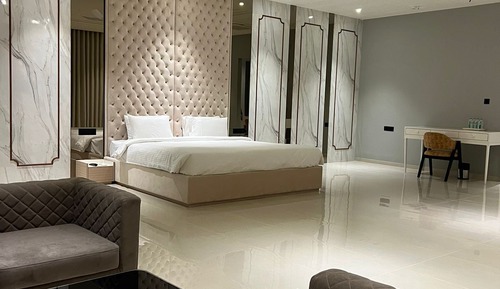 Luxury Suite