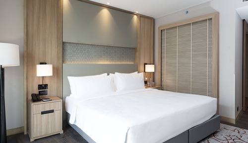 Deluxe Room, 1 King Bed, City View