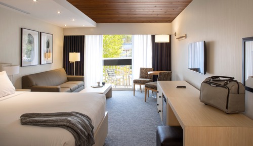 Premium Room, 1 Queen Bed with Sofa bed