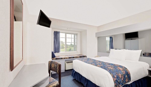 Standard Room, 1 Queen Bed