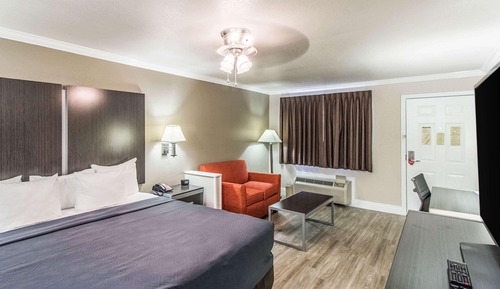 Standard Room, 1 King Bed, Non Smoking