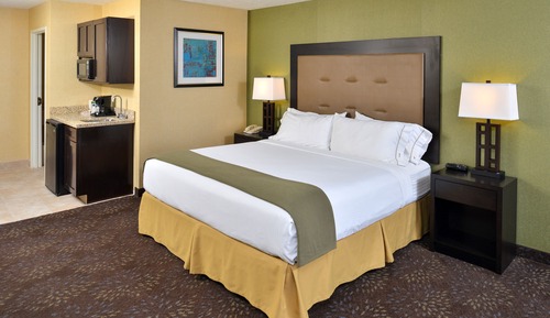 Standard Room, 1 King Bed, Accessible Bathtub (Communications)