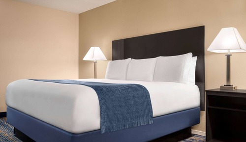 Room, 1 Queen Bed, Accessible, Non Smoking (Mobility/Hearing)