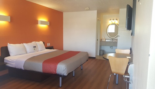 Standard Room, 1 King Bed, Non Smoking