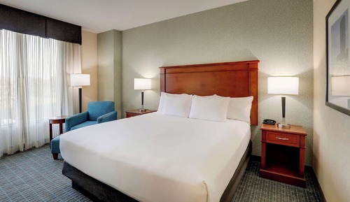 Deluxe Room, 1 King Bed, Accessible, Refrigerator & Microwave (Tub, Upper Floor)