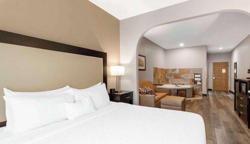 Suite, 1 King Bed with Sofa bed, Accessible, Bathtub (with Sofabed)