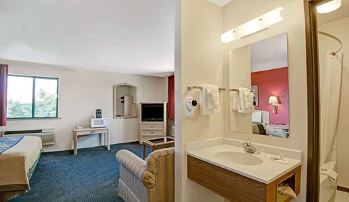 Suite, 1 King Bed, Non Smoking