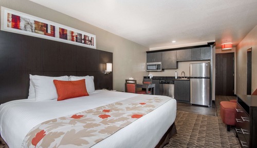 Standard Room, 1 King Bed, Kitchen