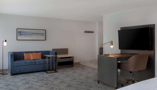 Studio, 1 King Bed, Balcony (Wet bar)