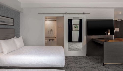 Studio, 2 Queen Beds, Refrigerator & Microwave (Wet bar)