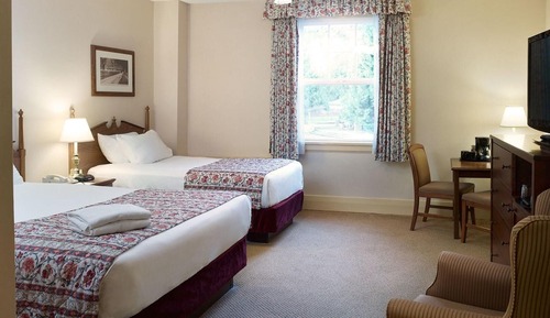 Queen and Single Room - Main Hotel