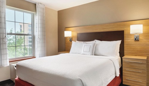 Studio Suite, 1 Queen Bed with Sofa bed (Mobility Accessible, Tub)