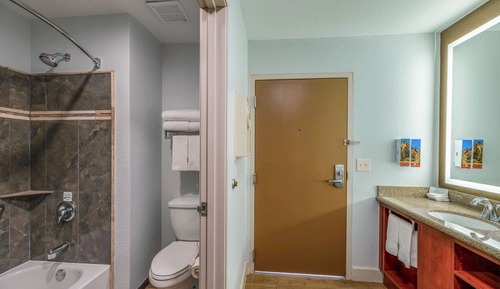 Standard Room 1 Queen Bed, 1st Floor, Non-Smoking (Small Room)
