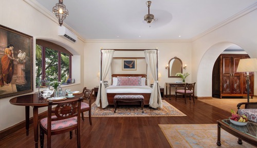 Luxury Suite, 1 King Bed, Garden View