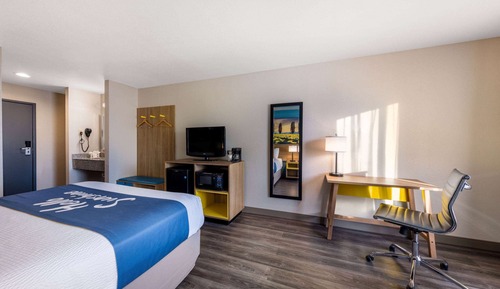 Room, 1 King Bed, Non Smoking