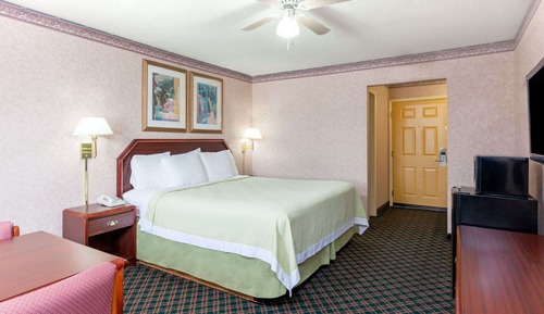 Standard Room, 1 King Bed