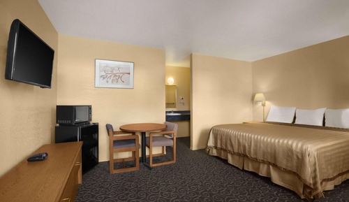 Room, 1 King Bed, Accessible, Non Smoking (Mobility)