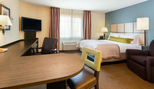 Suite, 1 Queen Bed, Accessible (Mobility Roll in Shower One Bedroom)