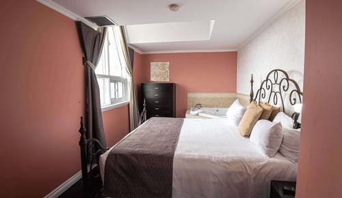 Suite, 1 King Bed, Non Smoking, Jetted Tub (Separate Living Room;with Sofabed)