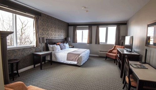 Standard Room, 1 King Bed, Fireplace, Corner (Larger Room)