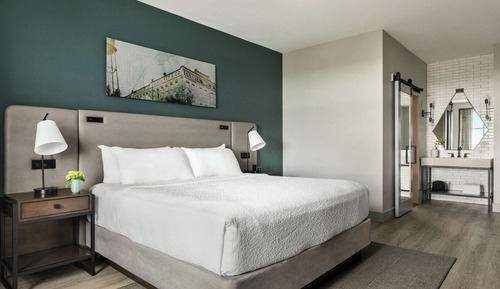 Room, 1 King Bed, Accessible (Hearing, Moderno Del Sur)