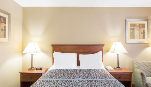 Standard Room, 1 Queen Bed, Smoking