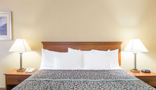 Room, 1 King Bed, Accessible, Smoking