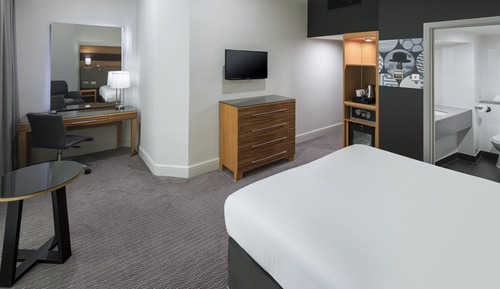 Premium Room, 1 King Bed, Club Lounge Access