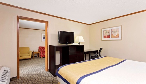 Studio Suite, 1 King Bed, Non Smoking (Exterior Corridor)