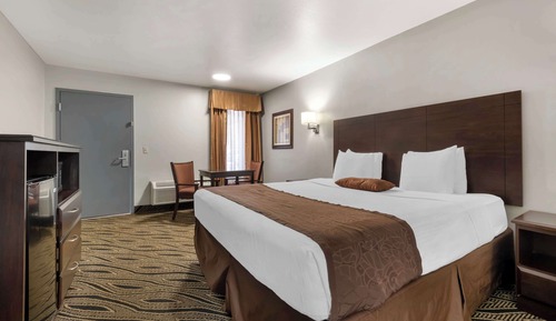 Standard Room, 1 King Bed, Smoking