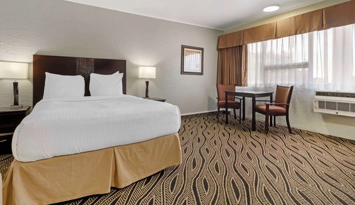 Standard Room, 1 Queen Bed, Accessible, Bathtub