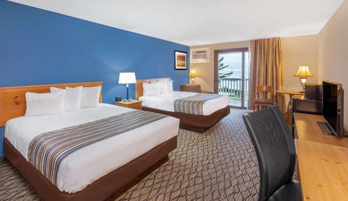 Accessible Room, 2 Queen Beds, Balcony, Lake View