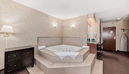 Executive Room, 1 King Bed, Smoking, Jetted Tub