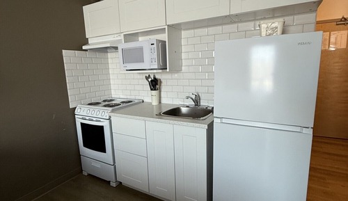Room, 1 King Bed, Non Smoking, Kitchenette
