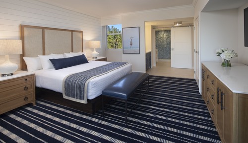Spacious Two Bedroom King/Two Queens Suite - Golf Course View