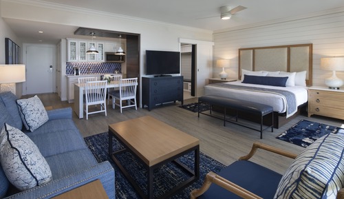 Studio Suite, 1 King Bed, Beach View (Upper Floor)