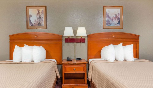 Room, 2 Queen Beds, Smoking