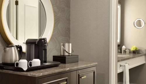 Deluxe Room, 1 King Bed, Non Smoking, Bay View