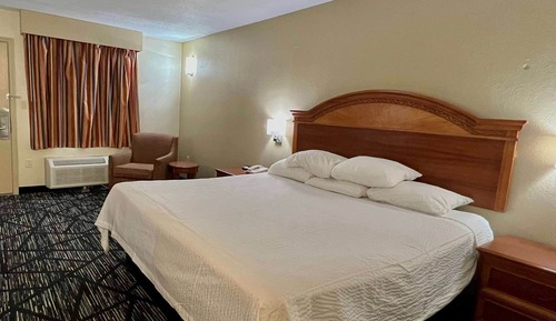 Suite, 1 King Bed, Accessible, Non Smoking (Mobility, Bathtub)