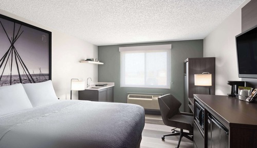 Room, 1 Queen Bed, Non Smoking, Kitchenette