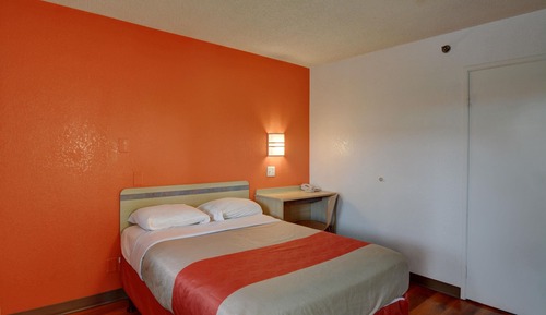 Standard Room, 1 Queen Bed, Smoking