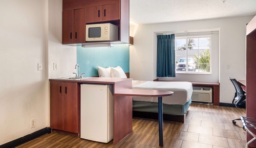 Room, 1 Queen Bed, Non Smoking, Jetted Tub