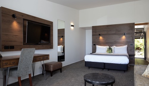 Deluxe Ocean View Suite - Balcony