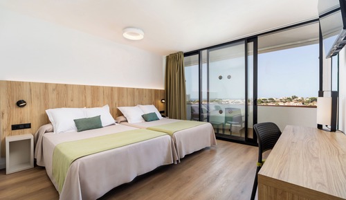 Double Room (2 adults)