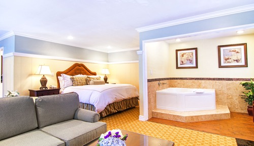 Premium Suite, 1 King Bed, Jetted Tub